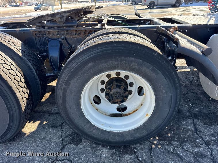 image for item DU3299 2018 Freightliner Cascadia 125 semi truck