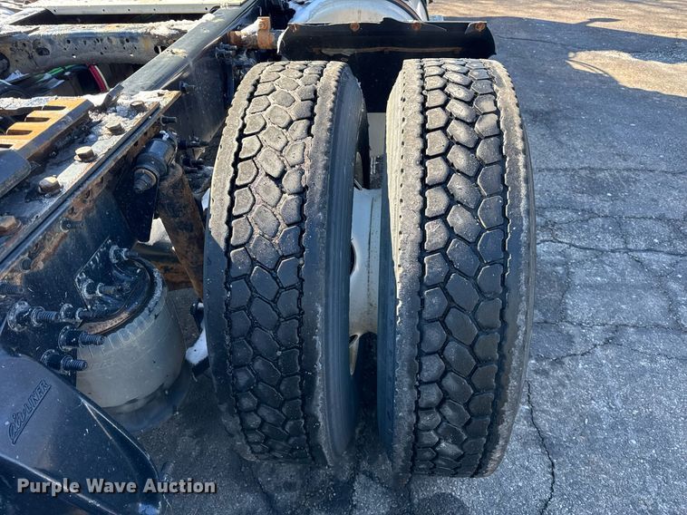 image for item DU3299 2018 Freightliner Cascadia 125 semi truck