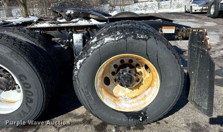 image for item DU3299 2018 Freightliner Cascadia 125 semi truck