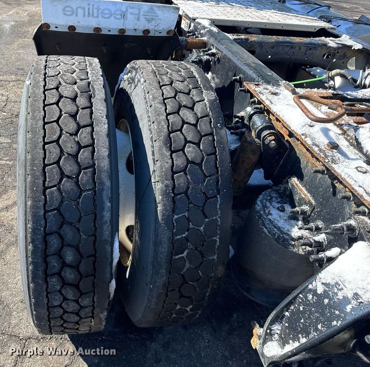 image for item DU3299 2018 Freightliner Cascadia 125 semi truck