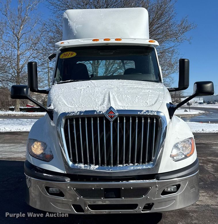 image for item DU3300 2019 International LT625 semi truck