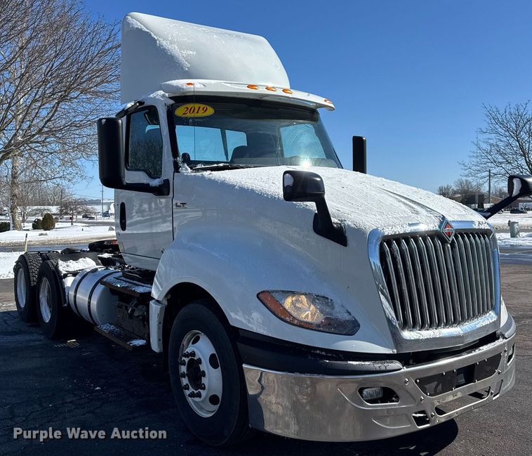 image for item DU3300 2019 International LT625 semi truck