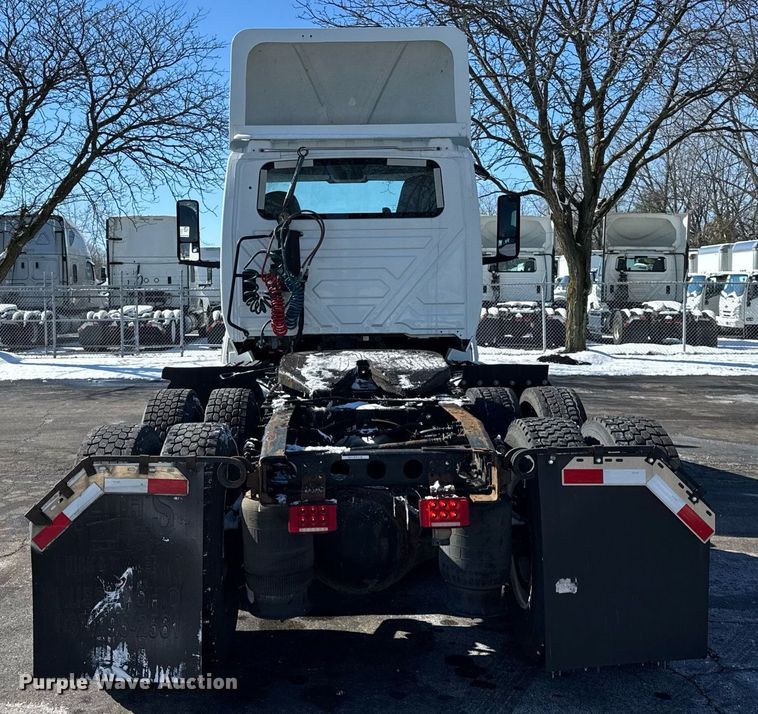 image for item DU3300 2019 International LT625 semi truck