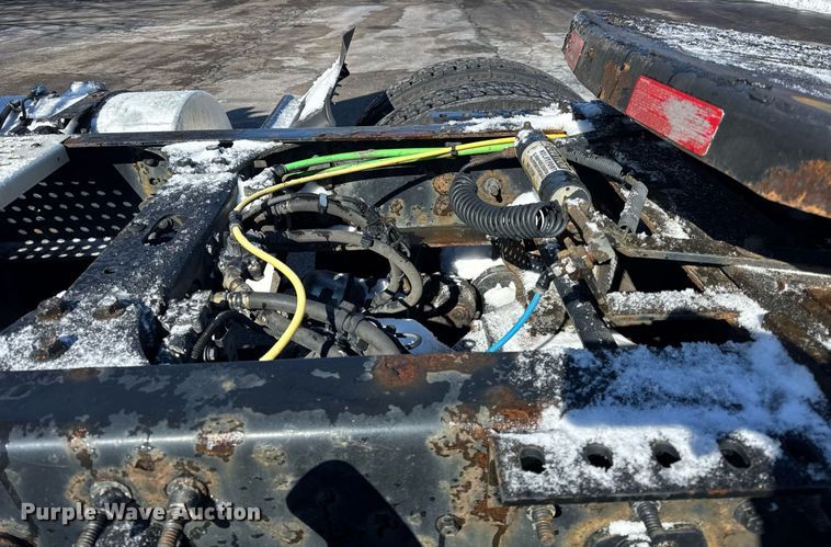 image for item DU3300 2019 International LT625 semi truck