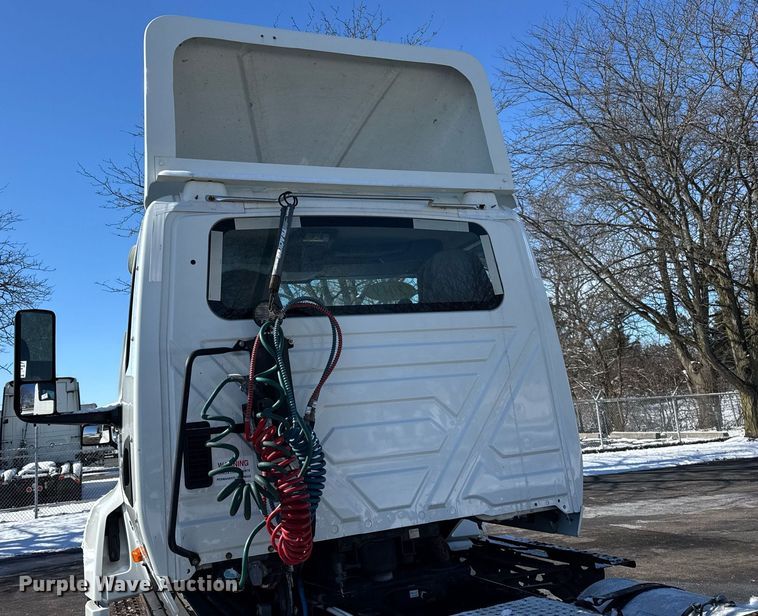 image for item DU3300 2019 International LT625 semi truck