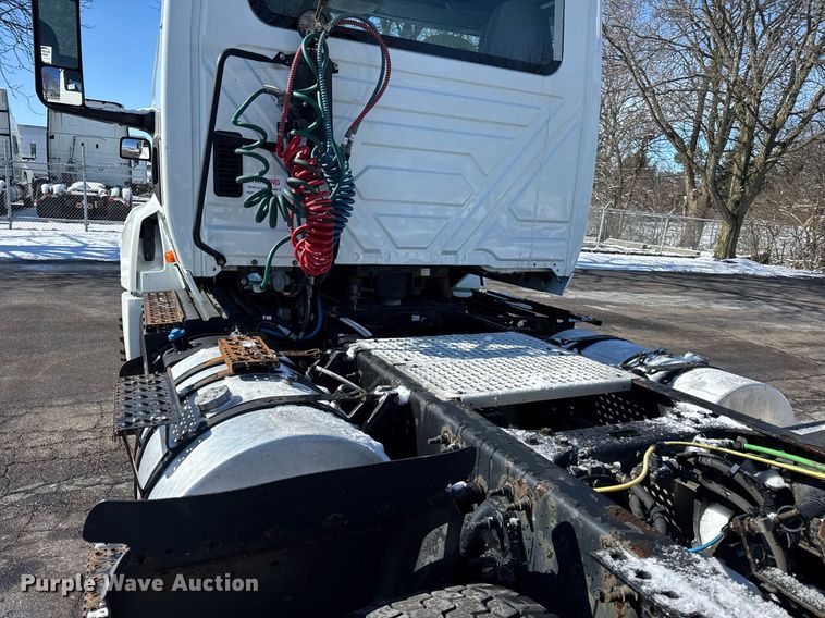 image for item DU3300 2019 International LT625 semi truck