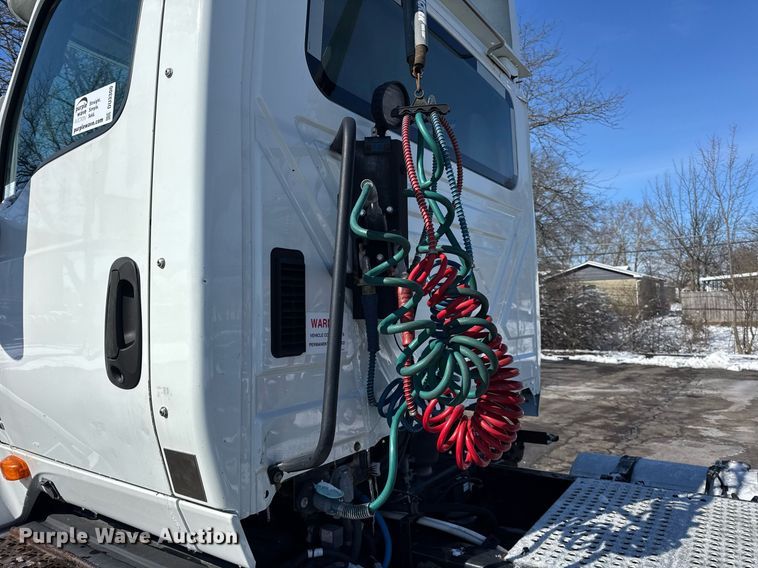 image for item DU3300 2019 International LT625 semi truck