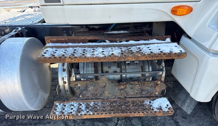 image for item DU3300 2019 International LT625 semi truck