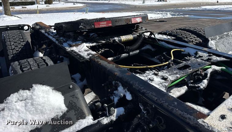 image for item DU3300 2019 International LT625 semi truck