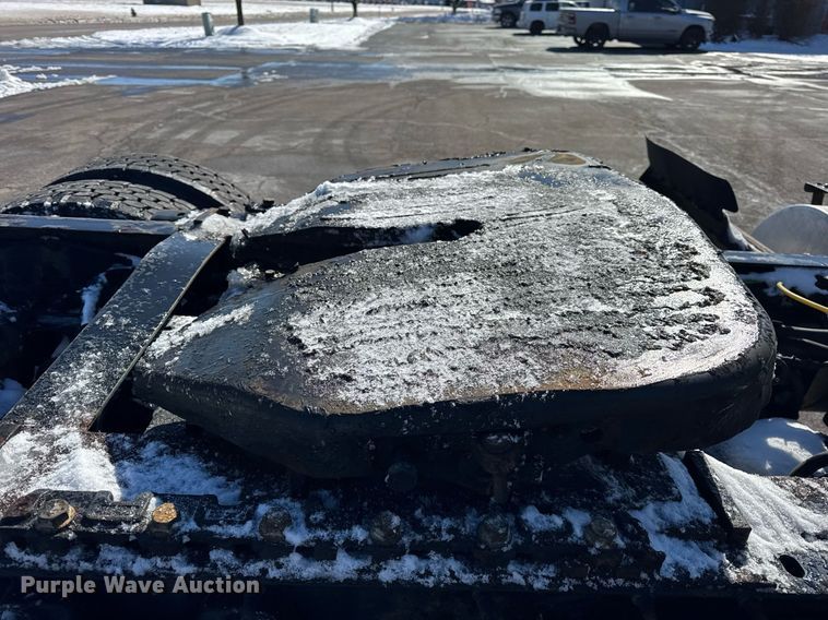 image for item DU3300 2019 International LT625 semi truck