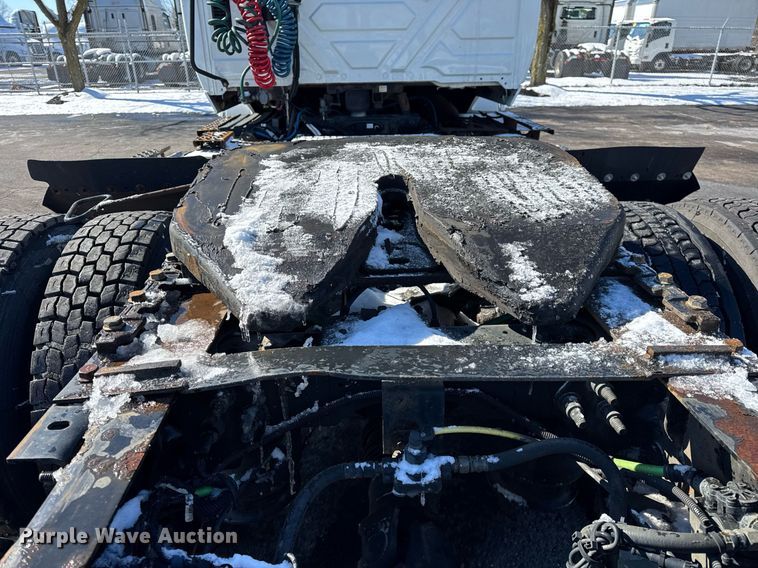 image for item DU3300 2019 International LT625 semi truck