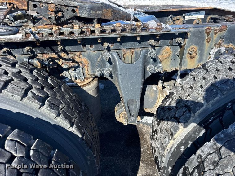 image for item DU3300 2019 International LT625 semi truck