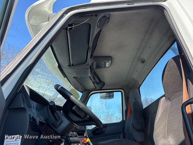 image for item DU3300 2019 International LT625 semi truck