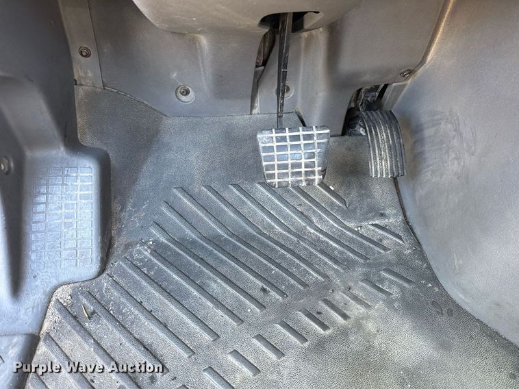 image for item DU3300 2019 International LT625 semi truck