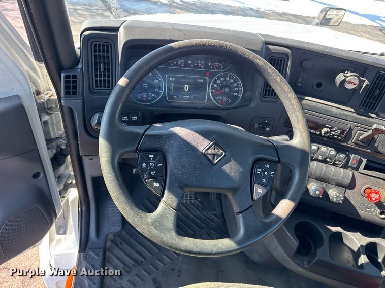 image for item DU3300 2019 International LT625 semi truck