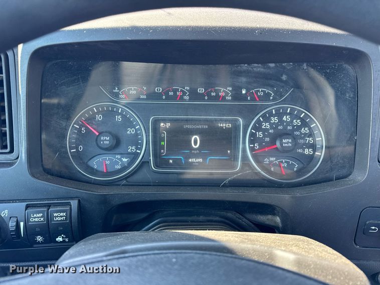 image for item DU3300 2019 International LT625 semi truck