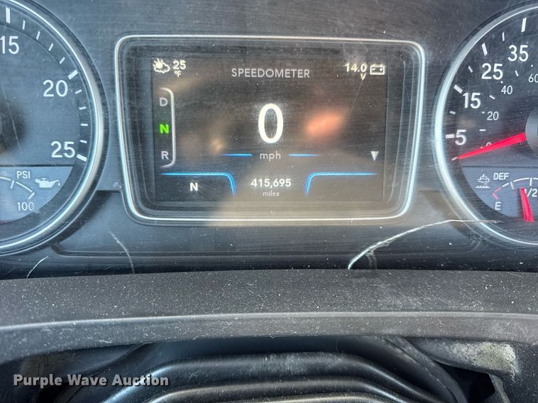 image for item DU3300 2019 International LT625 semi truck