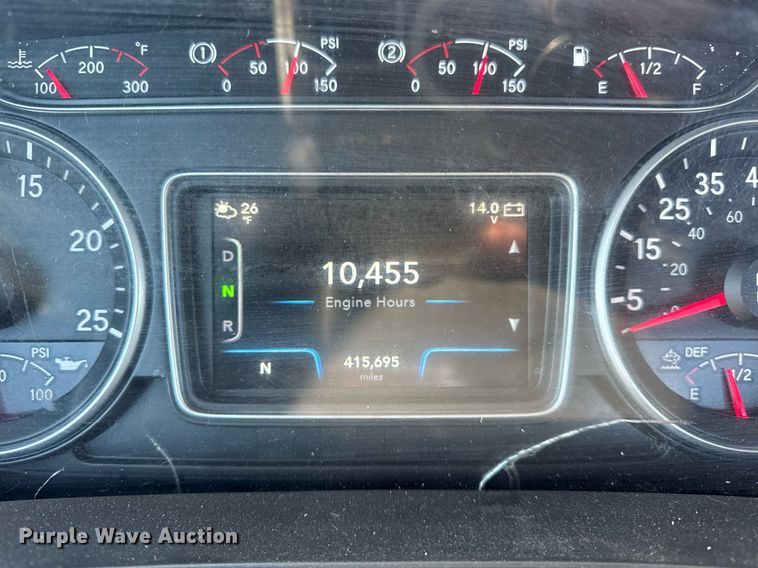 image for item DU3300 2019 International LT625 semi truck