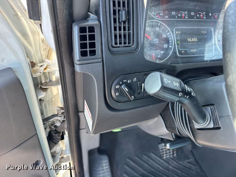 image for item DU3300 2019 International LT625 semi truck