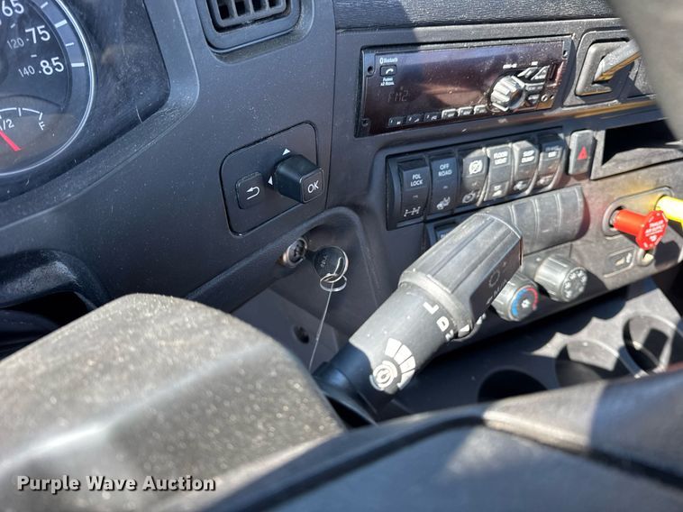 image for item DU3300 2019 International LT625 semi truck