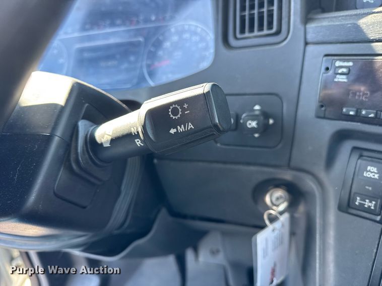 image for item DU3300 2019 International LT625 semi truck