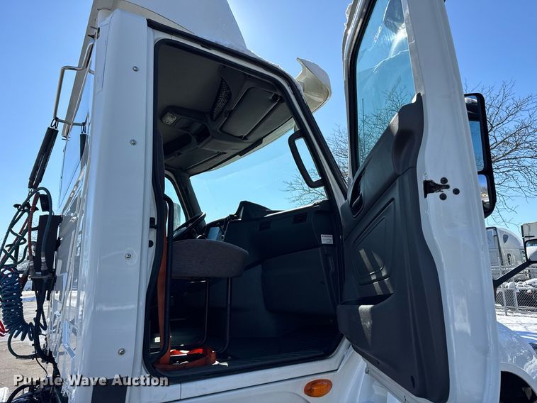 image for item DU3300 2019 International LT625 semi truck