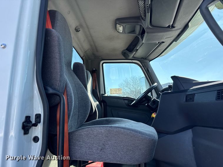 image for item DU3300 2019 International LT625 semi truck