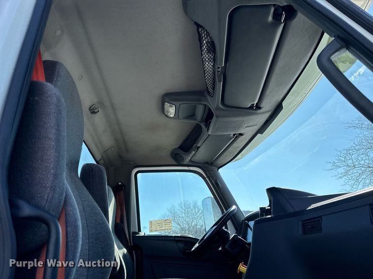 image for item DU3300 2019 International LT625 semi truck