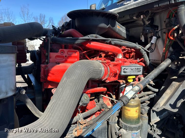 image for item DU3300 2019 International LT625 semi truck