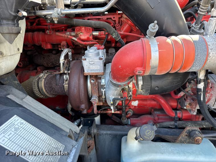 image for item DU3300 2019 International LT625 semi truck