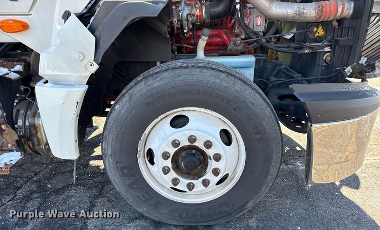 image for item DU3300 2019 International LT625 semi truck