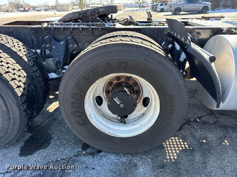 image for item DU3300 2019 International LT625 semi truck