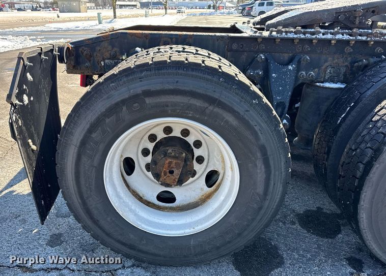 image for item DU3300 2019 International LT625 semi truck