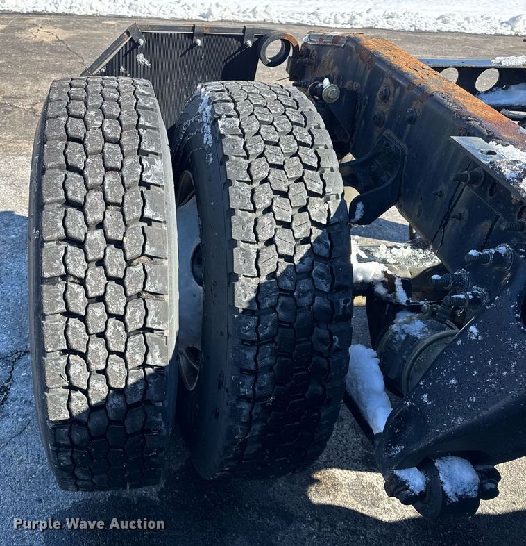 image for item DU3300 2019 International LT625 semi truck