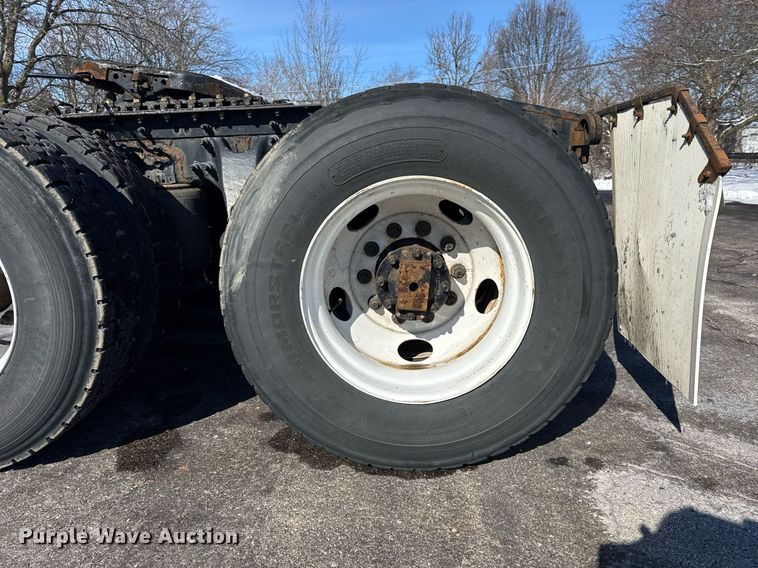 image for item DU3300 2019 International LT625 semi truck