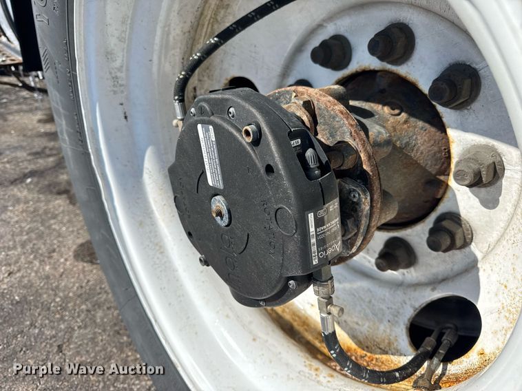 image for item DU3300 2019 International LT625 semi truck