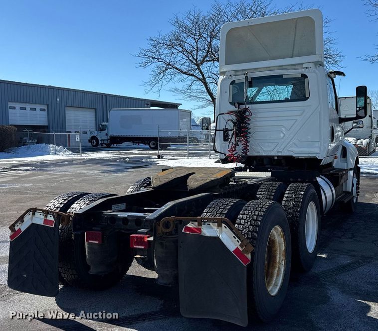 image for item DU3301 2019 International LT625 semi truck