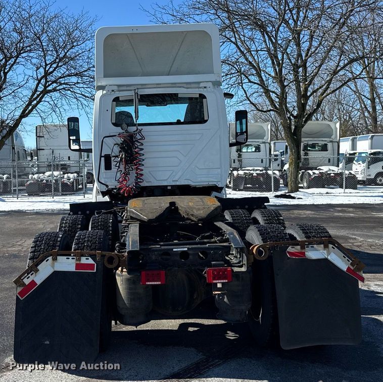 image for item DU3301 2019 International LT625 semi truck