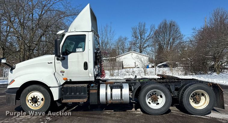 image for item DU3301 2019 International LT625 semi truck