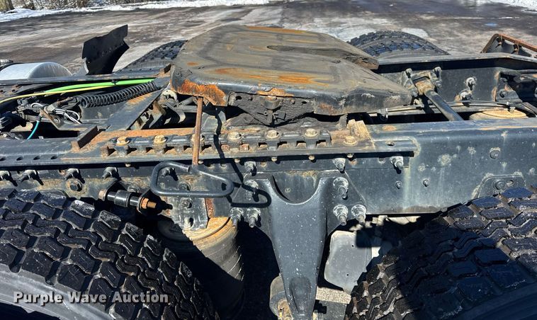 image for item DU3301 2019 International LT625 semi truck