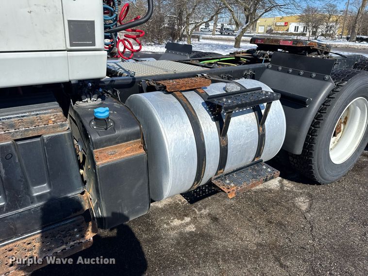 image for item DU3301 2019 International LT625 semi truck