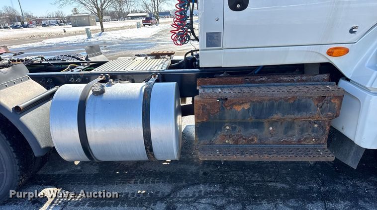 image for item DU3301 2019 International LT625 semi truck