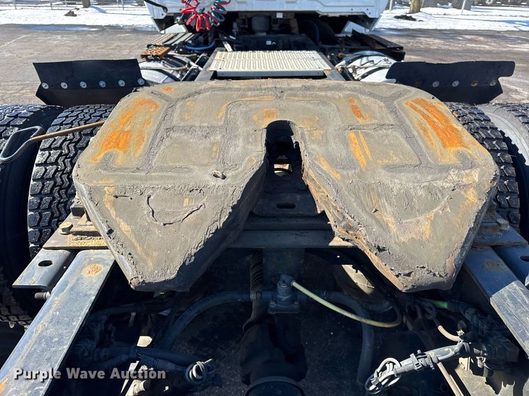 image for item DU3301 2019 International LT625 semi truck