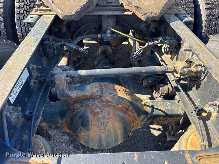 image for item DU3301 2019 International LT625 semi truck