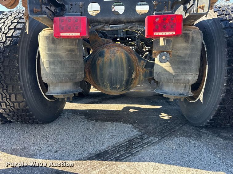 image for item DU3301 2019 International LT625 semi truck