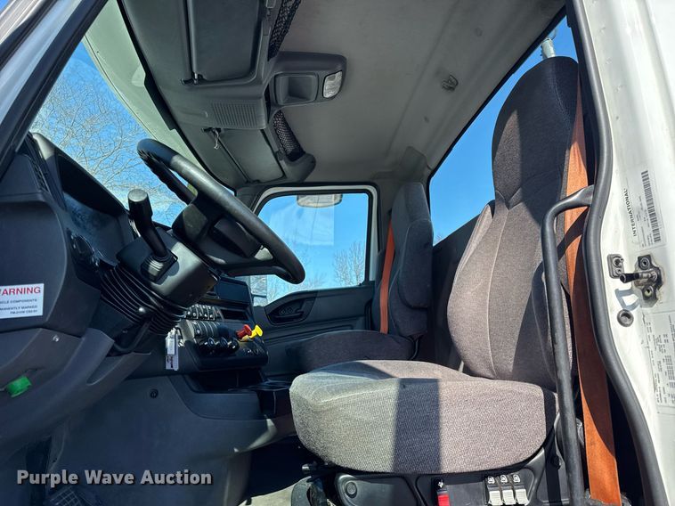 image for item DU3301 2019 International LT625 semi truck