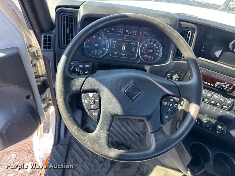 image for item DU3301 2019 International LT625 semi truck