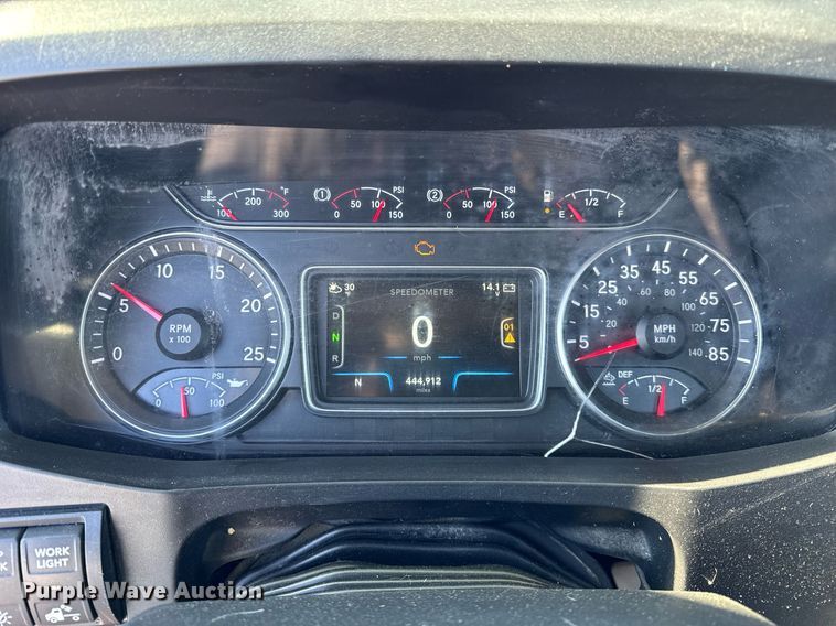 image for item DU3301 2019 International LT625 semi truck