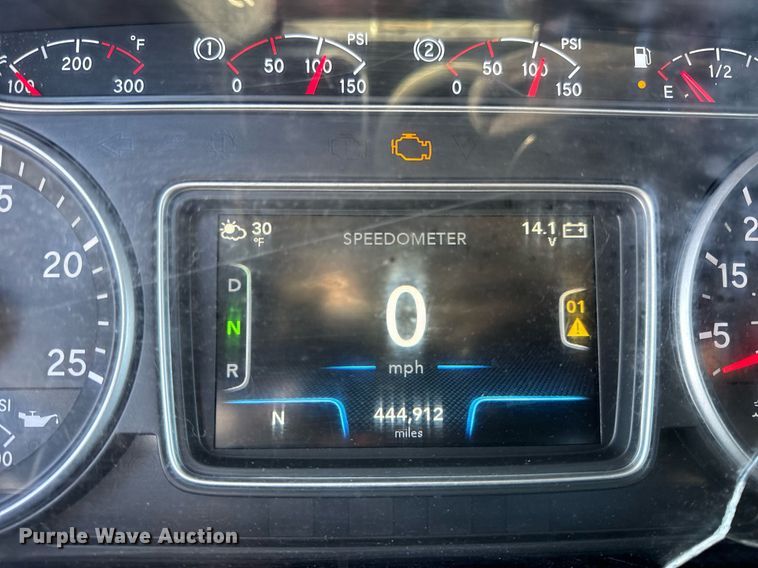 image for item DU3301 2019 International LT625 semi truck