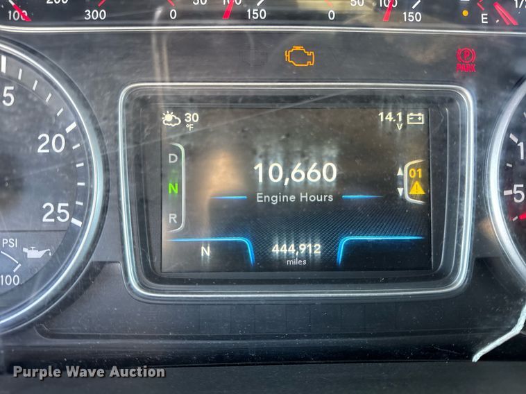 image for item DU3301 2019 International LT625 semi truck